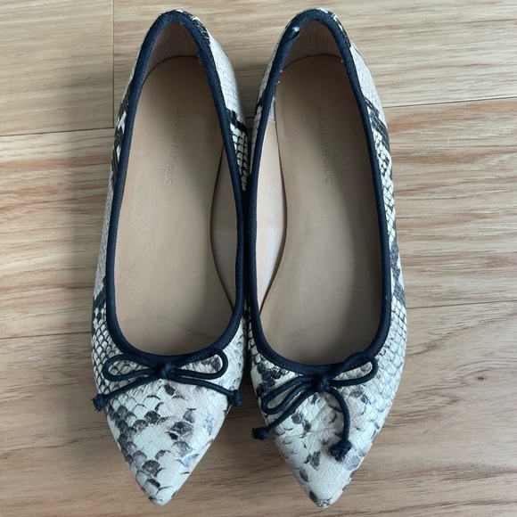 Banana Republic Shoes - Banana Republic Snake Skin Bow Flats
